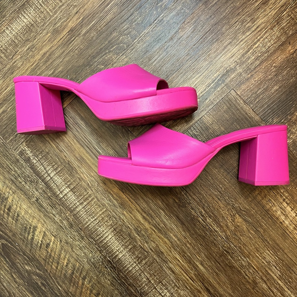 GB Gianni Bini Hot Pink Chunky round open toe heel platform sandal